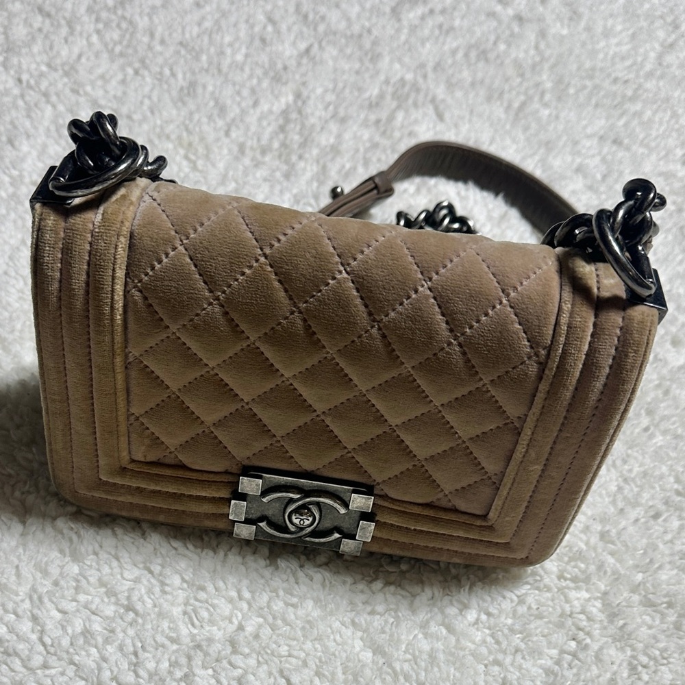 CHANEL SMALL BOY FLAP BAG
